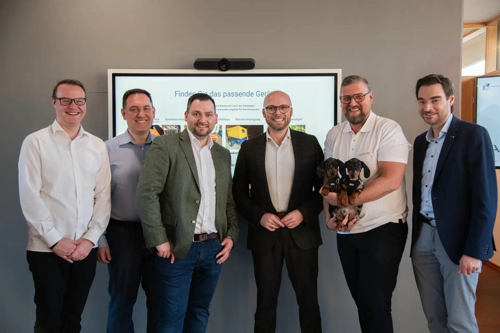 Besuch Bayerischer Staatsminister für Digitales, Fabian Mehring - Freie Wähler - Bürgermeister Sebastian Hartl, Geschäftsführer Bastian Braun, Simon Kirchner - VALEO IT Services International GmbH